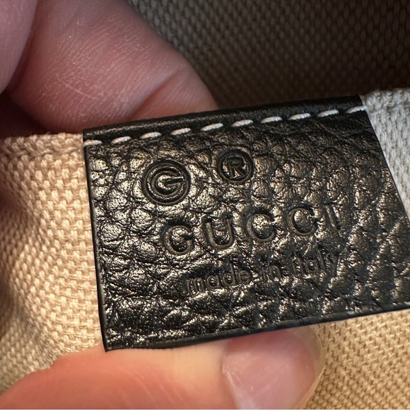 Gucci
Women's Black Logo Leather Camera Bag - Picture 13 of 17